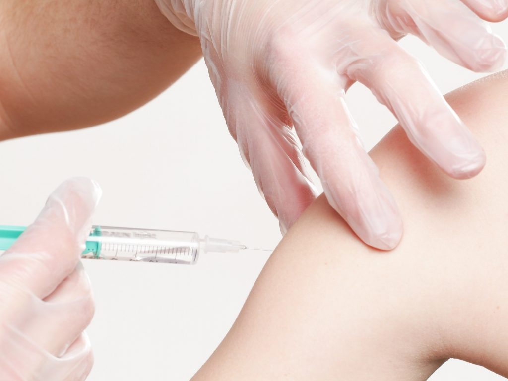 szczepionka szczepienie epidemia lekarstwo odra strzykawka