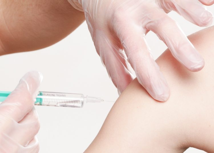 szczepionka szczepienie epidemia lekarstwo odra strzykawka