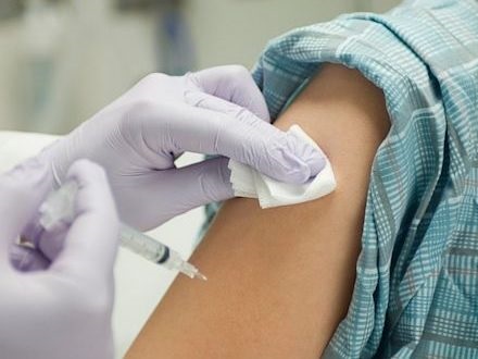 szczepionki HPV szczepienie strzykawka
