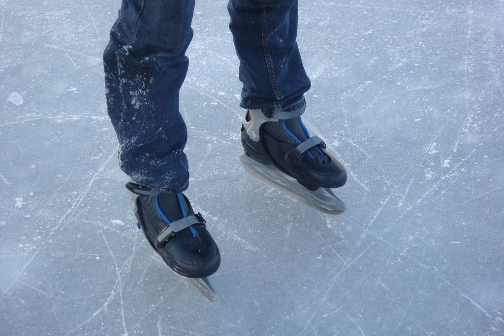 ice skating 705185 1920