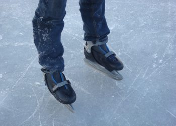 ice skating 705185 1920