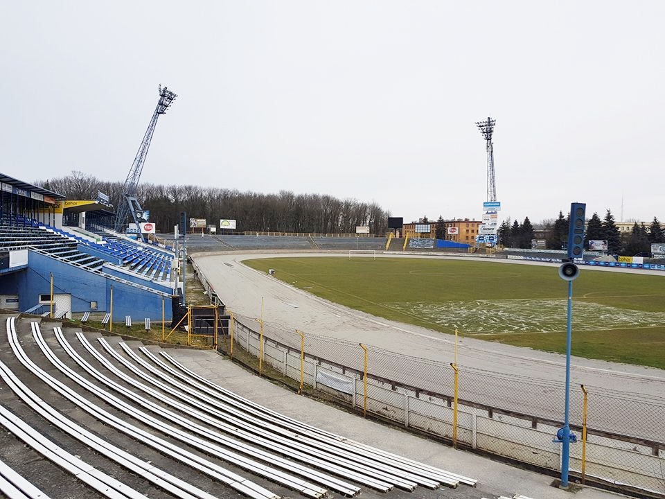 stadion zuzel tarnow 2 ze sniegiem