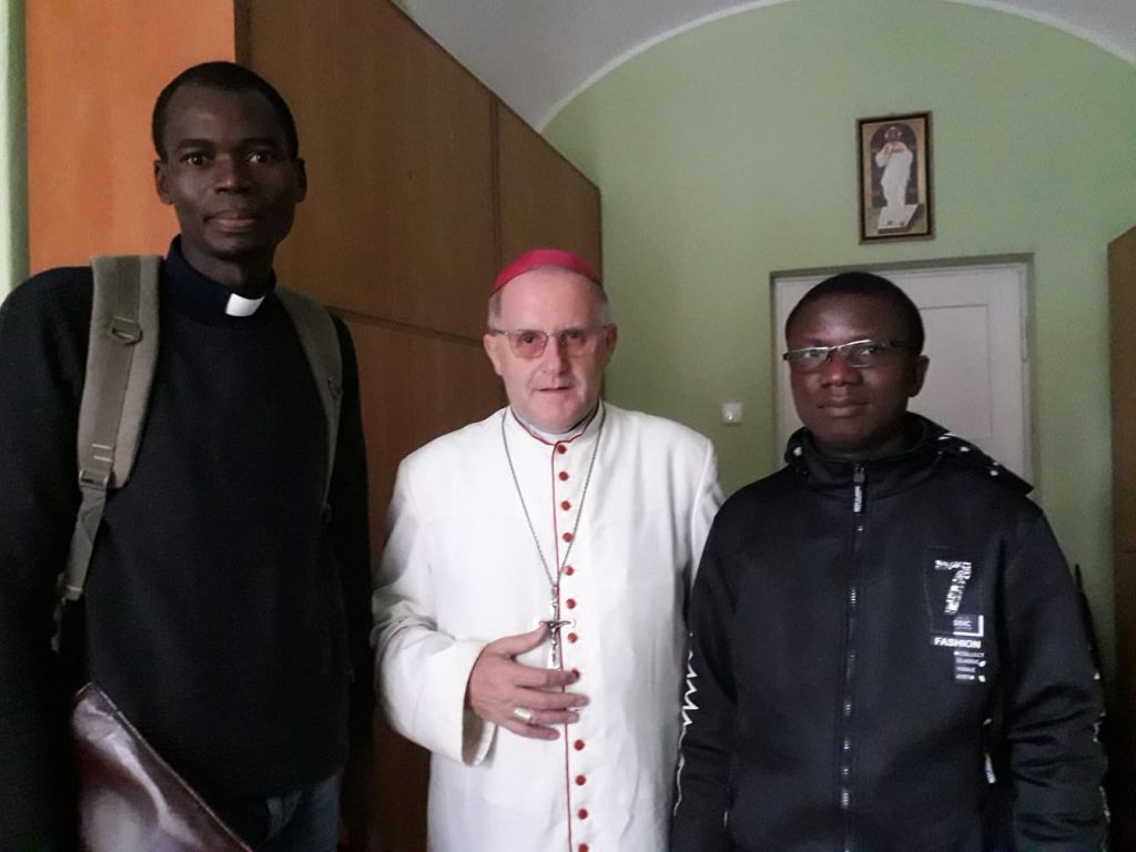 biskup gucwa ksieza z afryki