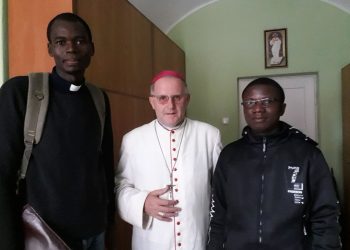 biskup gucwa ksieza z afryki