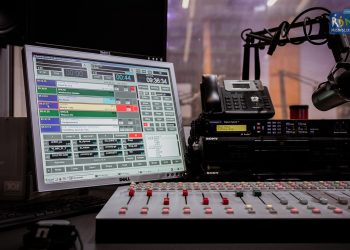 radio rdn realizatorka mikrofon studio konsola