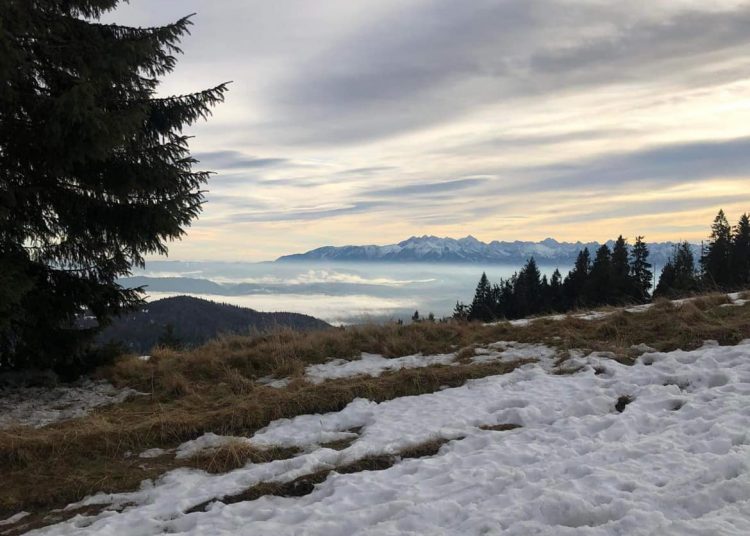 Resztki śniegu, błoto i lód. Warunki na górskich szlakach nie są łatwe 1 fot. zdj. ilustracyjne