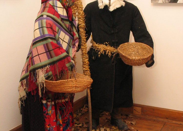 Dziady smirgutne wystawa Muzeum Etnograficznym w Tarnowie 2015 r. fot. U.Gieron scaled 1