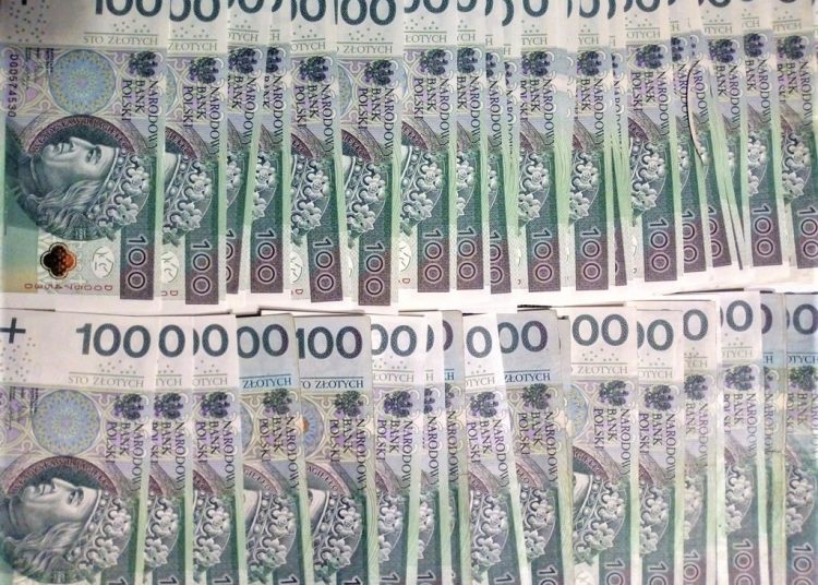 banknoty o nominale 100 zlotych