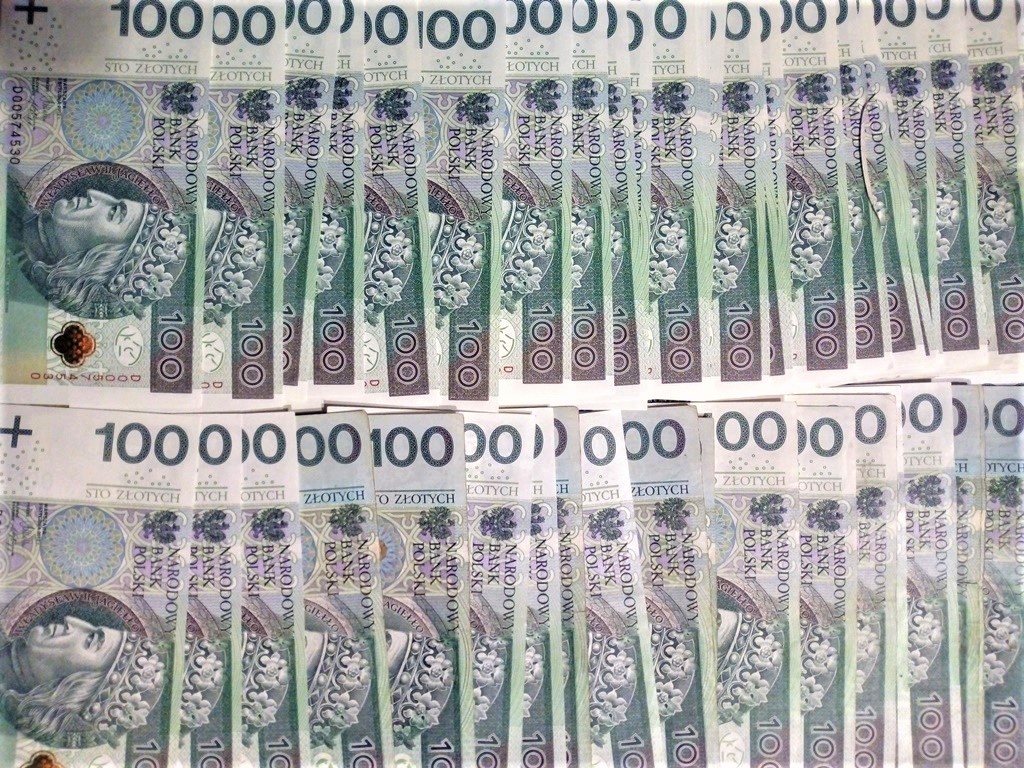 banknoty o nominale 100 zlotych