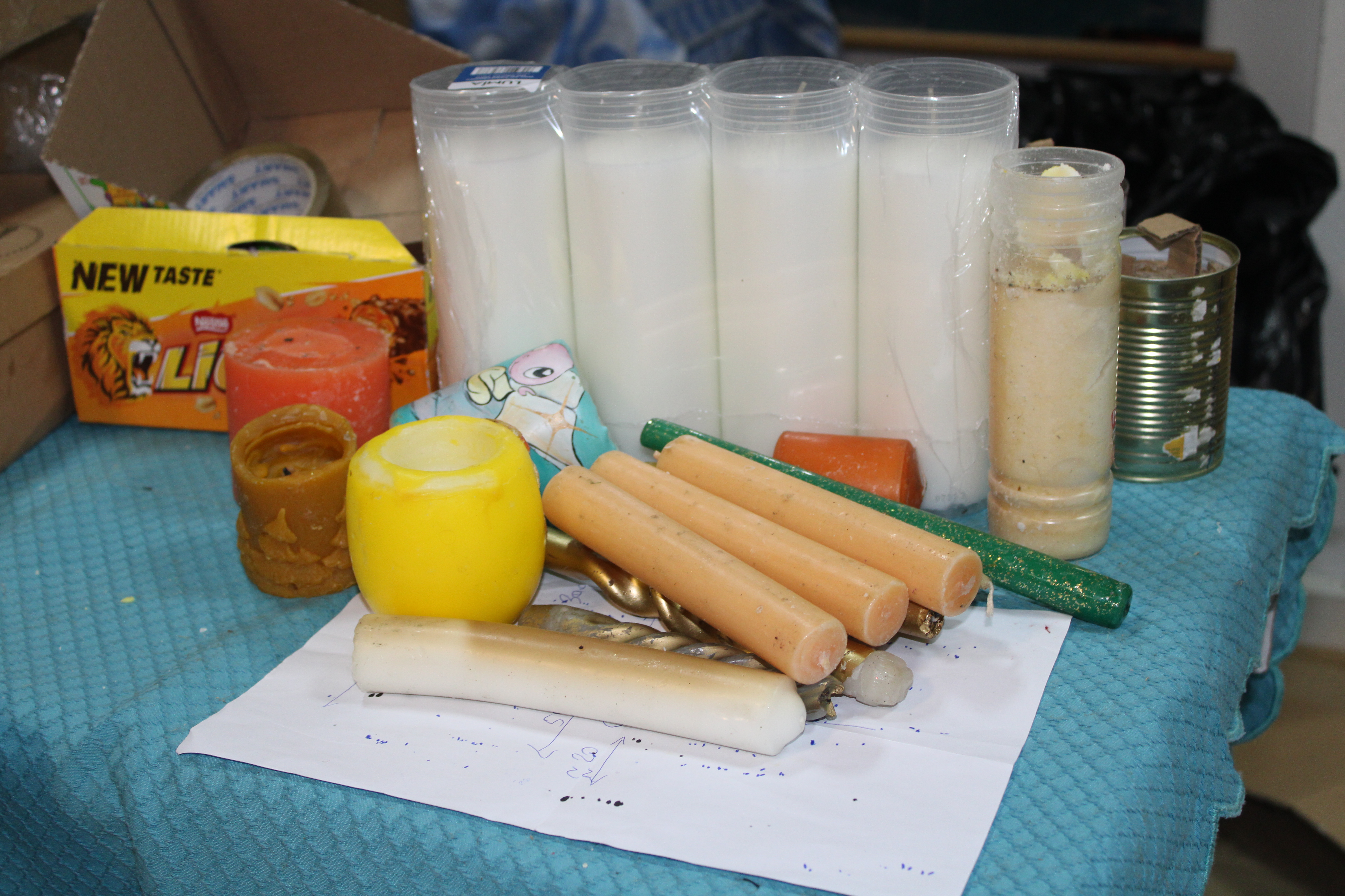 Ukrainki robią w Tarnowie świece dla swoich żołnierzy marznących w okopach