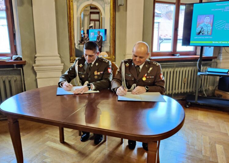 Podpułkownika Andrzeja Korytkę (z lewej), który szefował jednostce od grudnia 2020 roku, zastąpił podpułkownik Piotr Rowiński (z prawej).