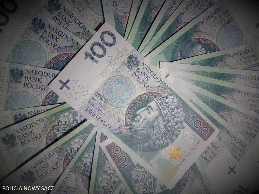 banknoty o nominale 100 zlotych zdjecie ilustracyjne