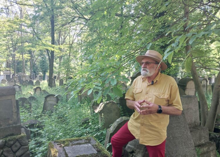 Adam Bartosz na Cmentarzu Żydowskim w Tarnowie