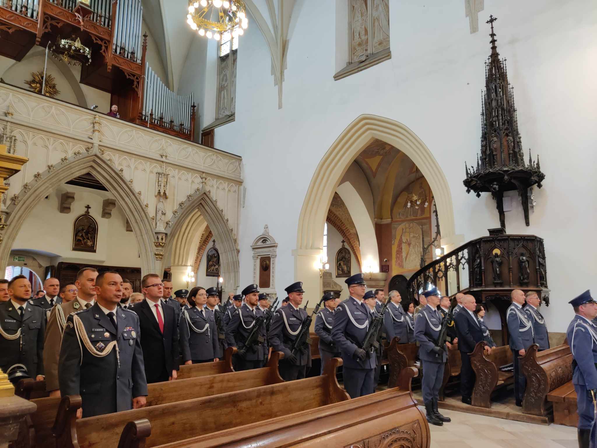 W Tarnowie świętowała Służba Więzienna. Słowo 'dziękuję’ odmieniano przez wszystkie przypadki [ZDJĘCIA]