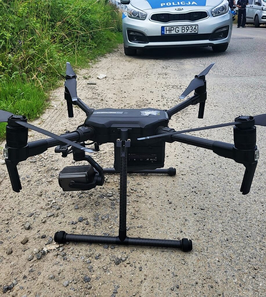 dronDronpolicyjny dron