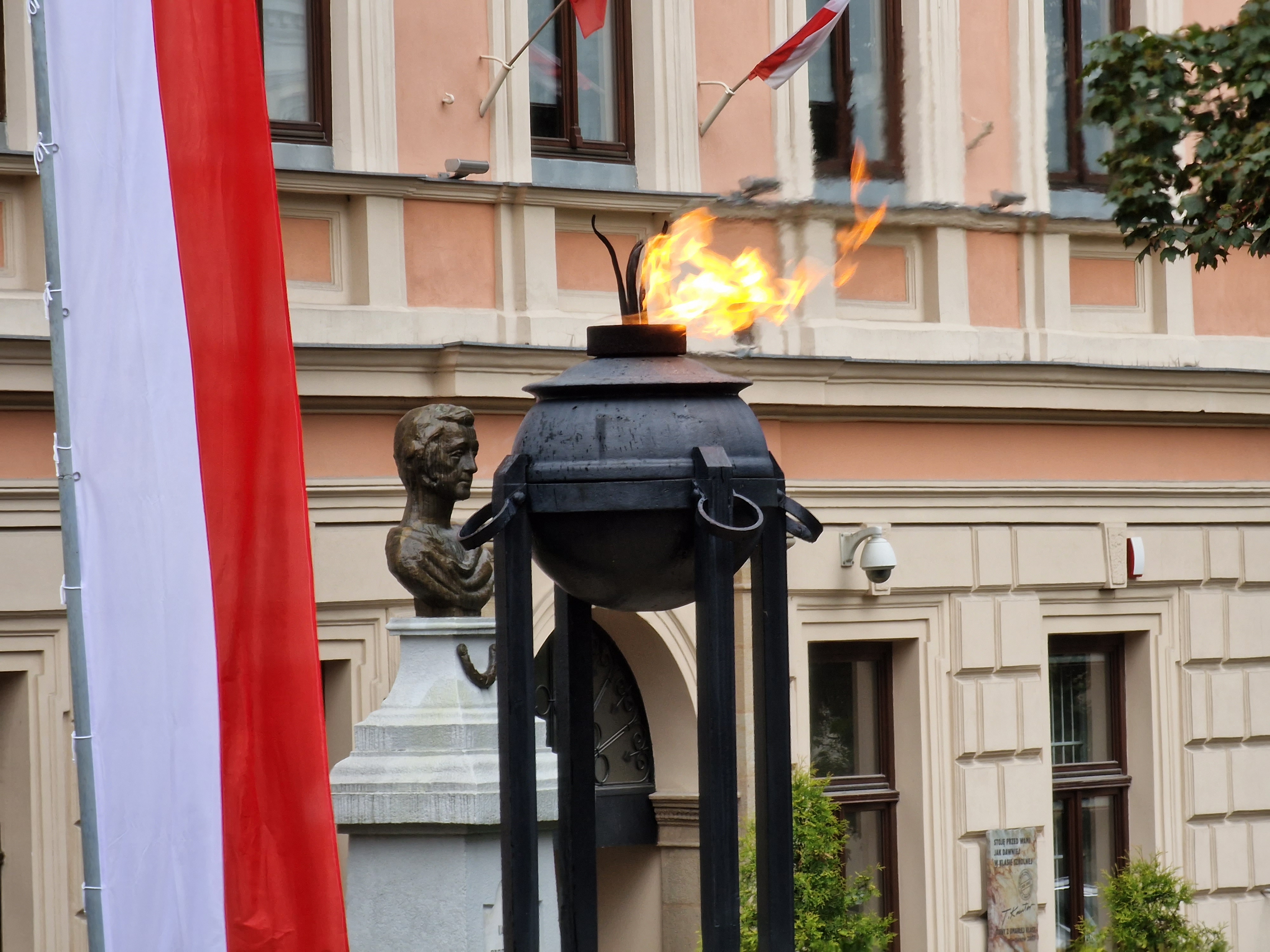 W strugach deszczu tarnowianie uczcili rocznicę Powstania Warszawskiego [ZDJĘCIA][WIDEO]