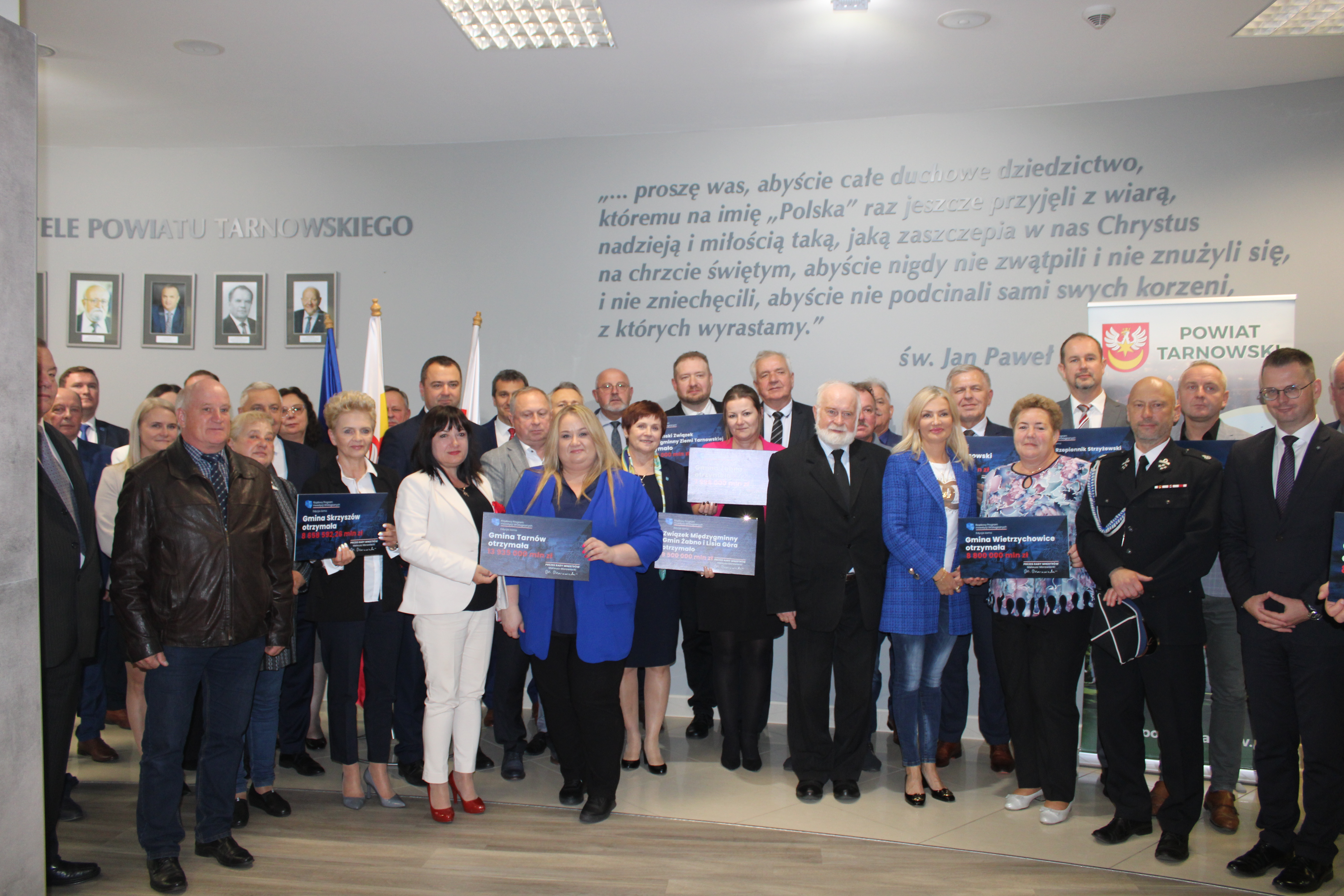 Będą nowe drogi, boiska i placówki oświatowe