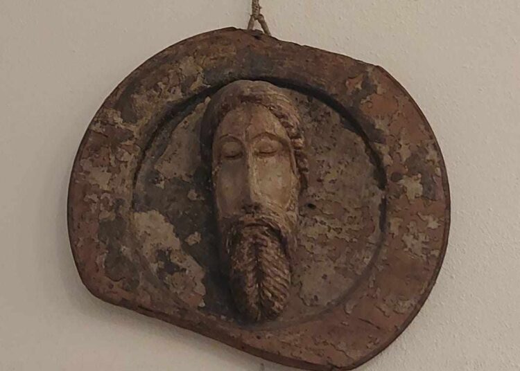 Rzeźba głowy św. Jana Chrzciciela na misie, fot. ks. Piotr Pasek