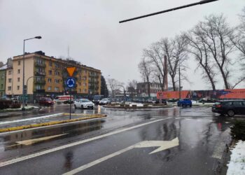 Tymczasowe rondo na skrzyżowaniu ulic: Krakowskiej, Narutowicza i Sikorskiego