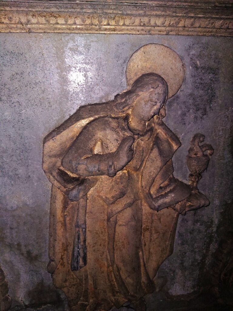11b.Krypta Ostrogskich sarkofag Teofilii Tarlo strona polnocna sw. Jan Ewangelista