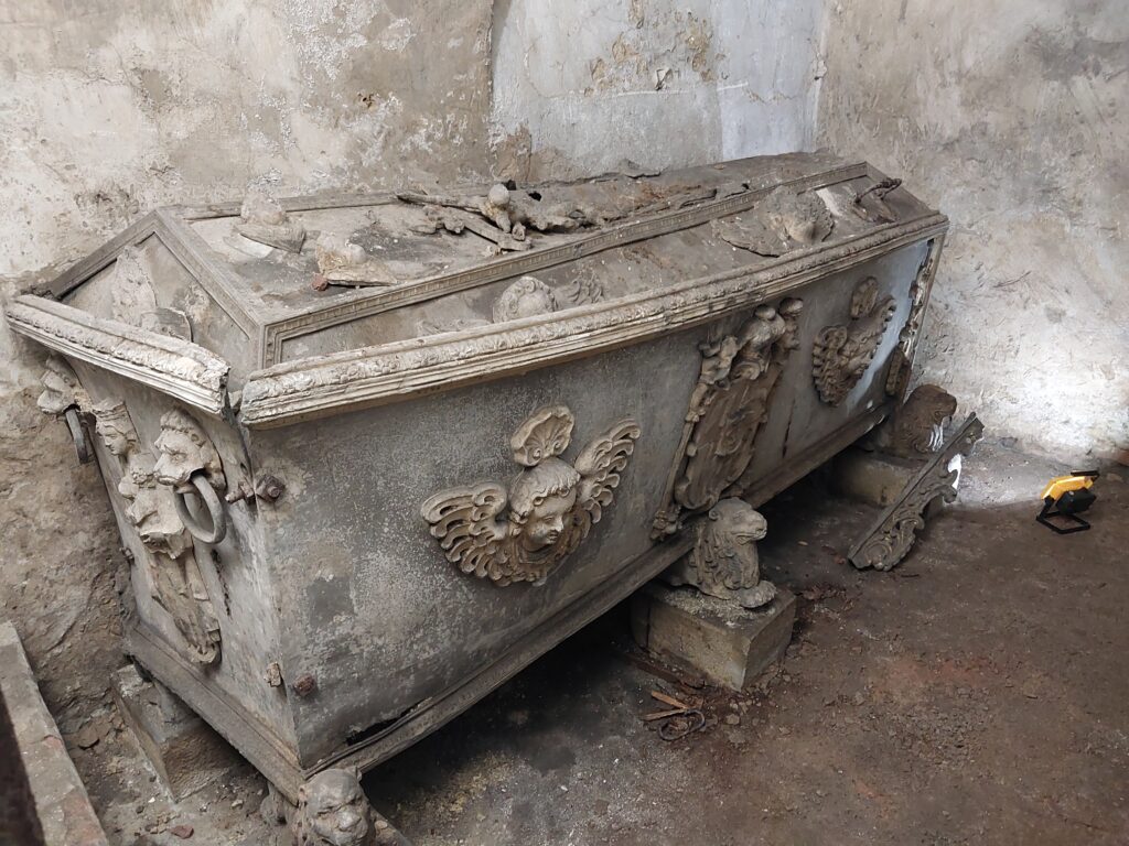 9.Krypta Ostrogskich sarkofag Zuzanny Ostrogskiej widok ogolny