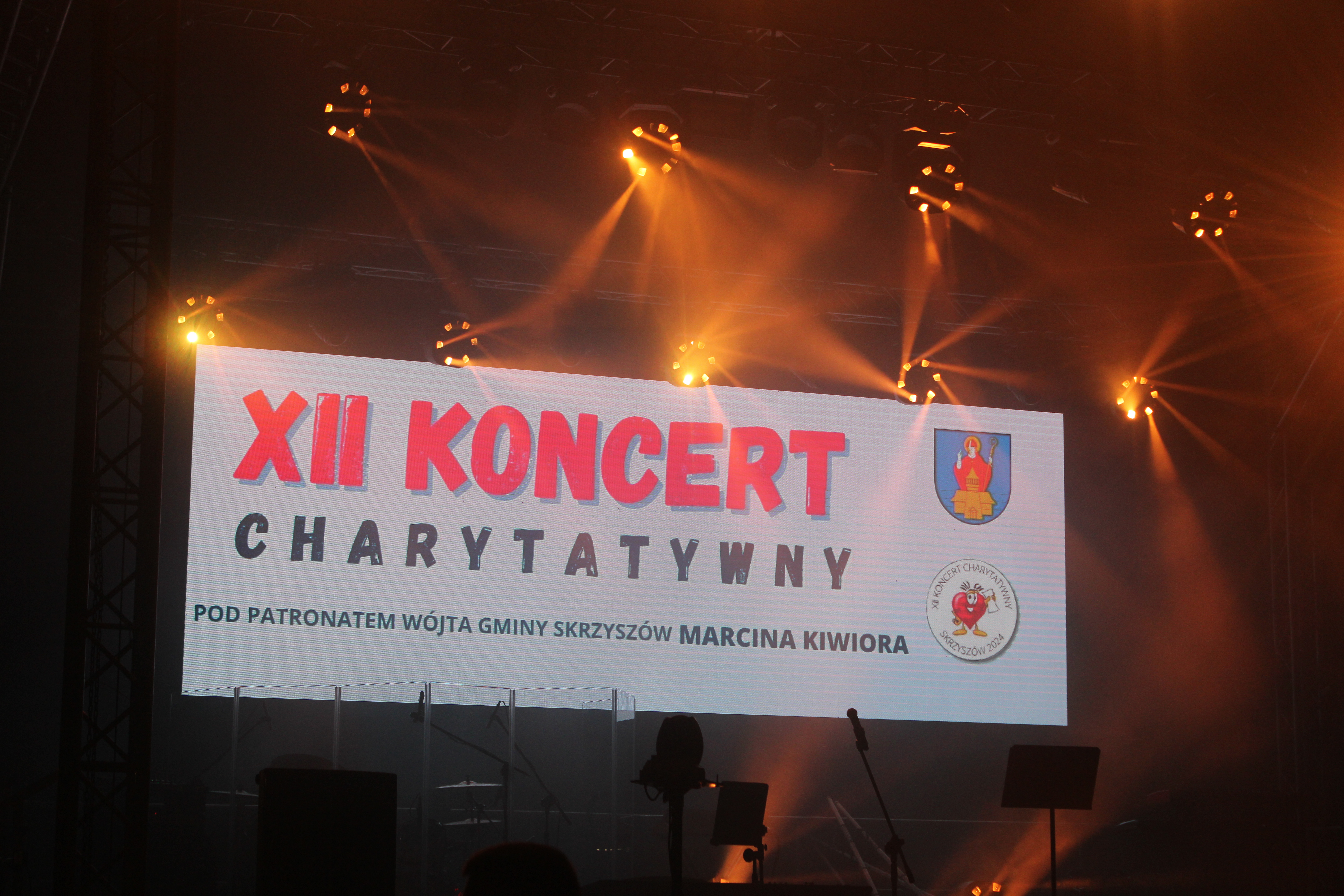 XII Koncert Charytatywny w Skrzyszowie przyciągnął tłumy. Na scenie Viki Gabor i Golec uOrkiestra