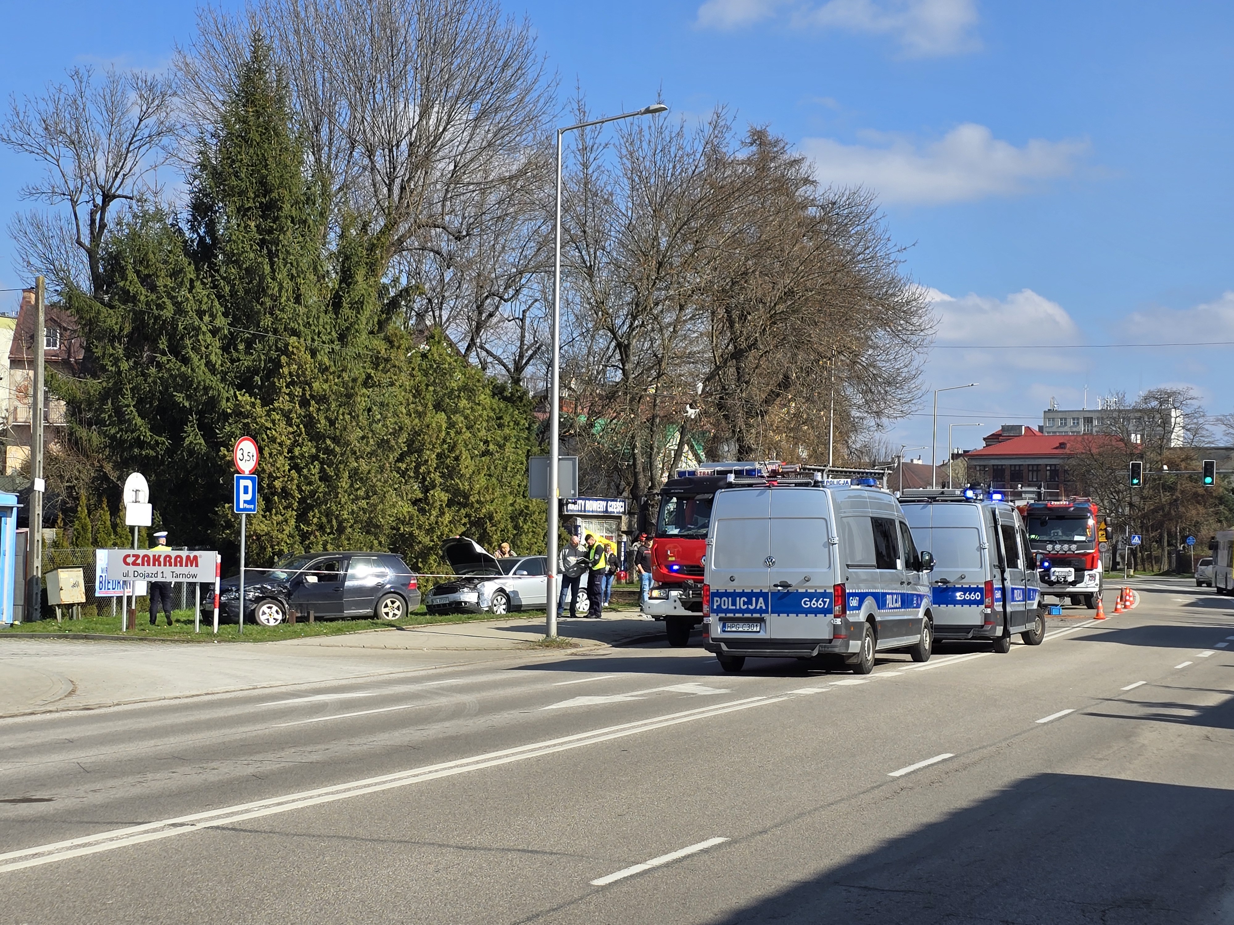 Poważny wypadek w centrum Tarnowa. Cztery osoby ranne