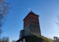 Odnowiona wieża zamku w Melsztynie