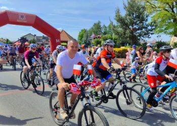 Już tradycyjnie, biało-czerwonym rajdem rowerowym upamiętniono święto Konstytucji 3 Maja w gminie Tarnów.