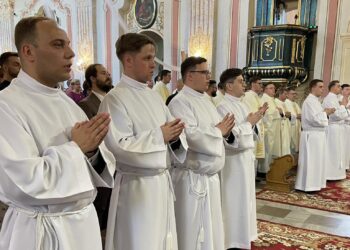 Święcenia diakonatu w kościele parafialnym w Wojniczu