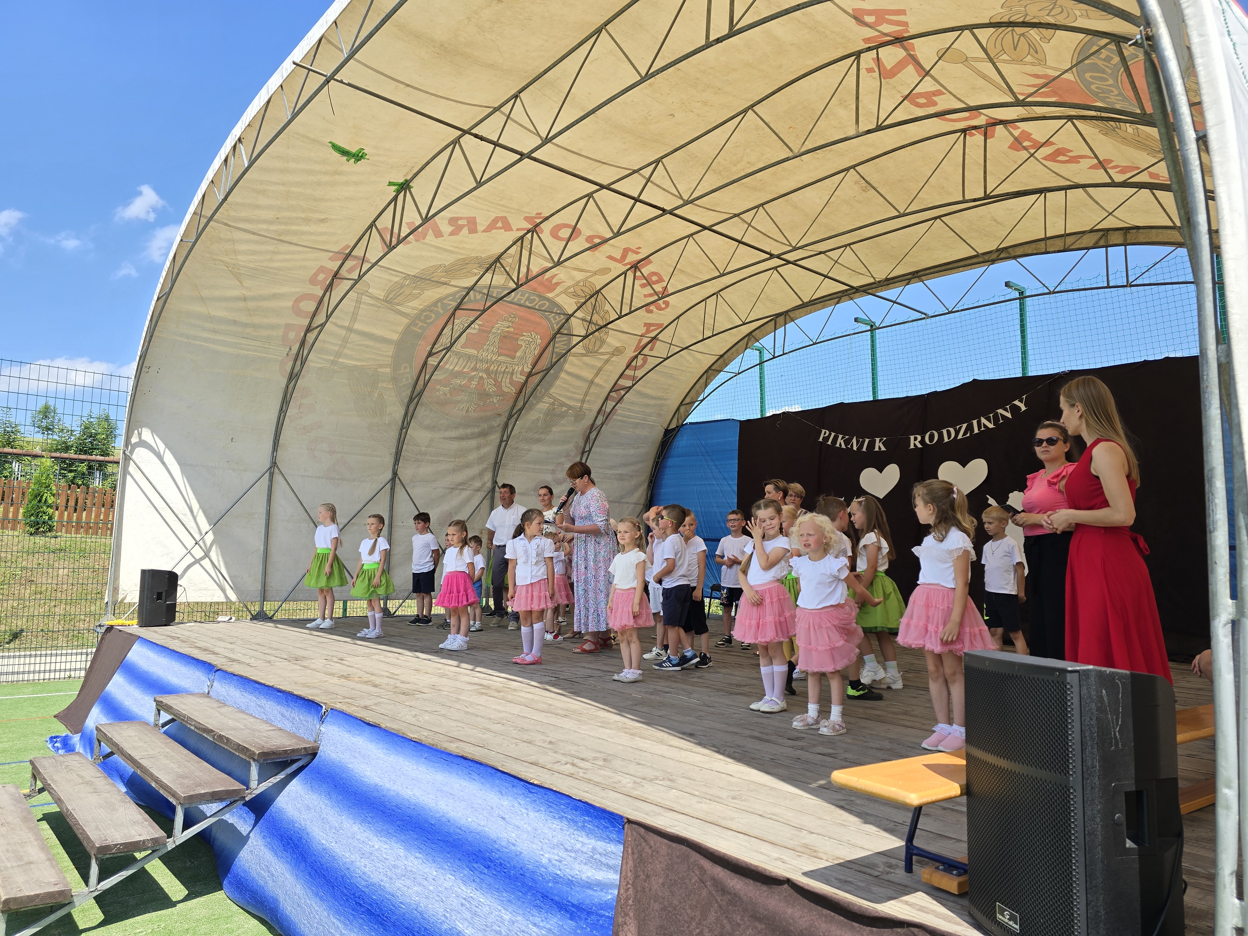 Piknik rodzinny przy Szkole Podstawowej w Bruśniku integrował pokolenia [ZDJĘCIA, WIDEO]