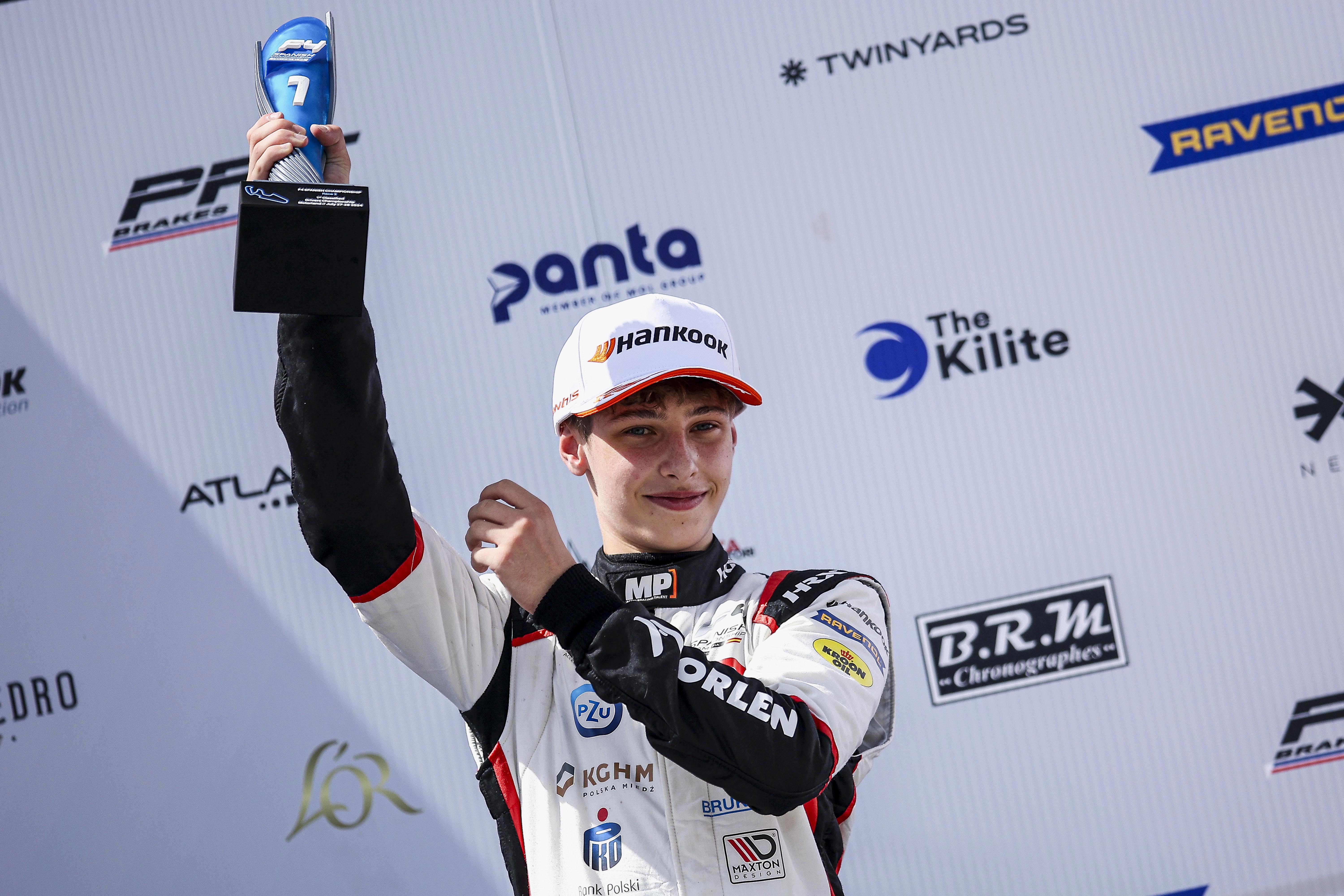 Dwa zwycięstwa Macieja Gładysza w F4 w Hiszpanii