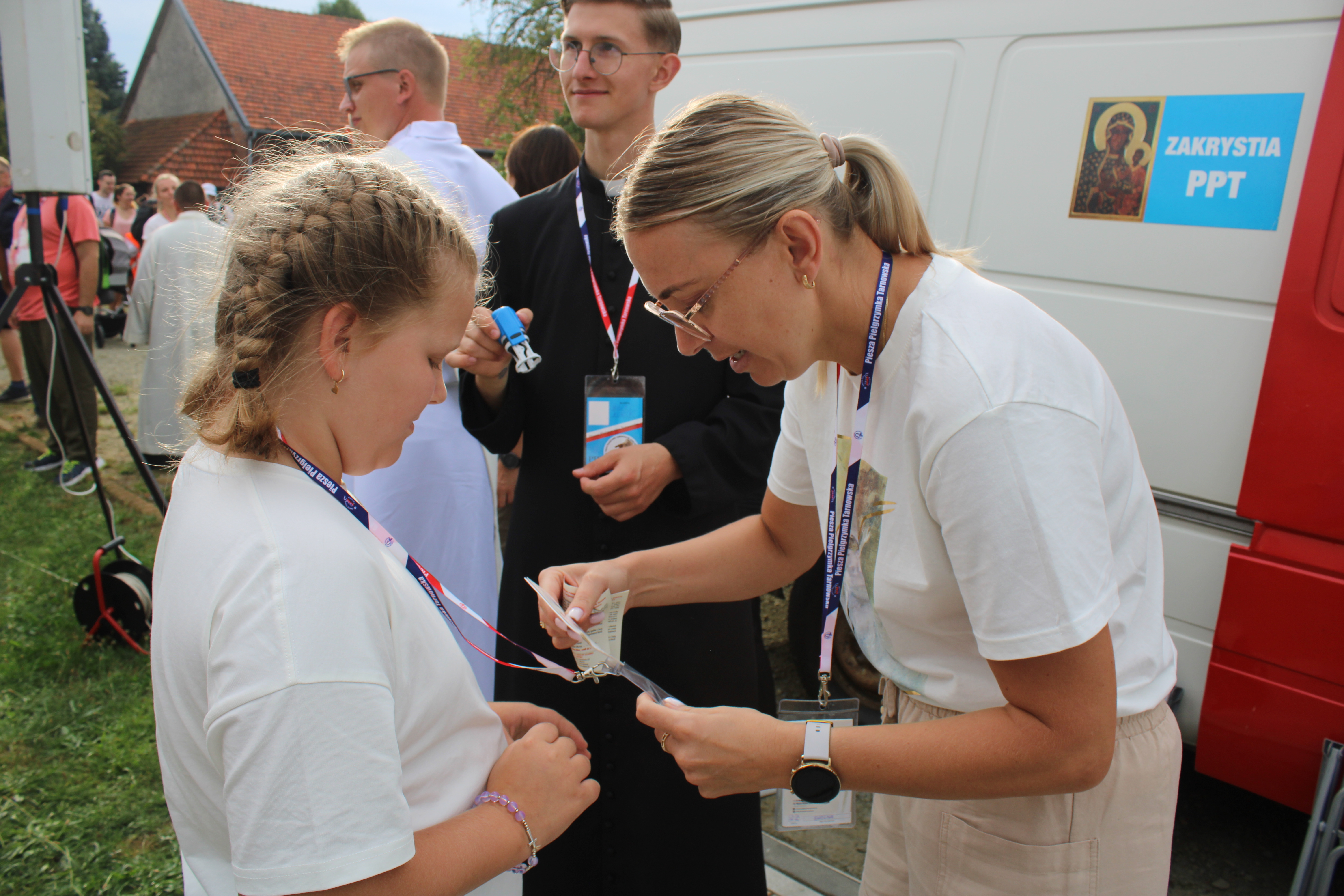 Mali Dzielni Pielgrzymi na trasie 42. PPT. Wędrują czy słońce czy deszcz [ZDJĘCIA]