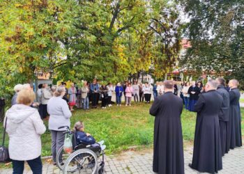 Mieszkańcy Tarnowa wyszli na ulice miasta, by wspólnie modlić się Koronką do Miłosierdzia Bożego.