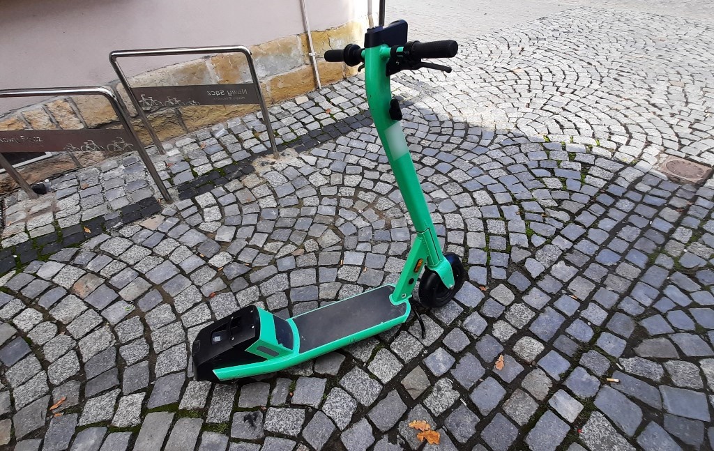 Nastolatkowie ukradli hulajnogi. Sprawa trafiła do Sądu Rodzinnego