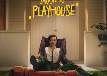 cover Sara James PLAYHOUSE