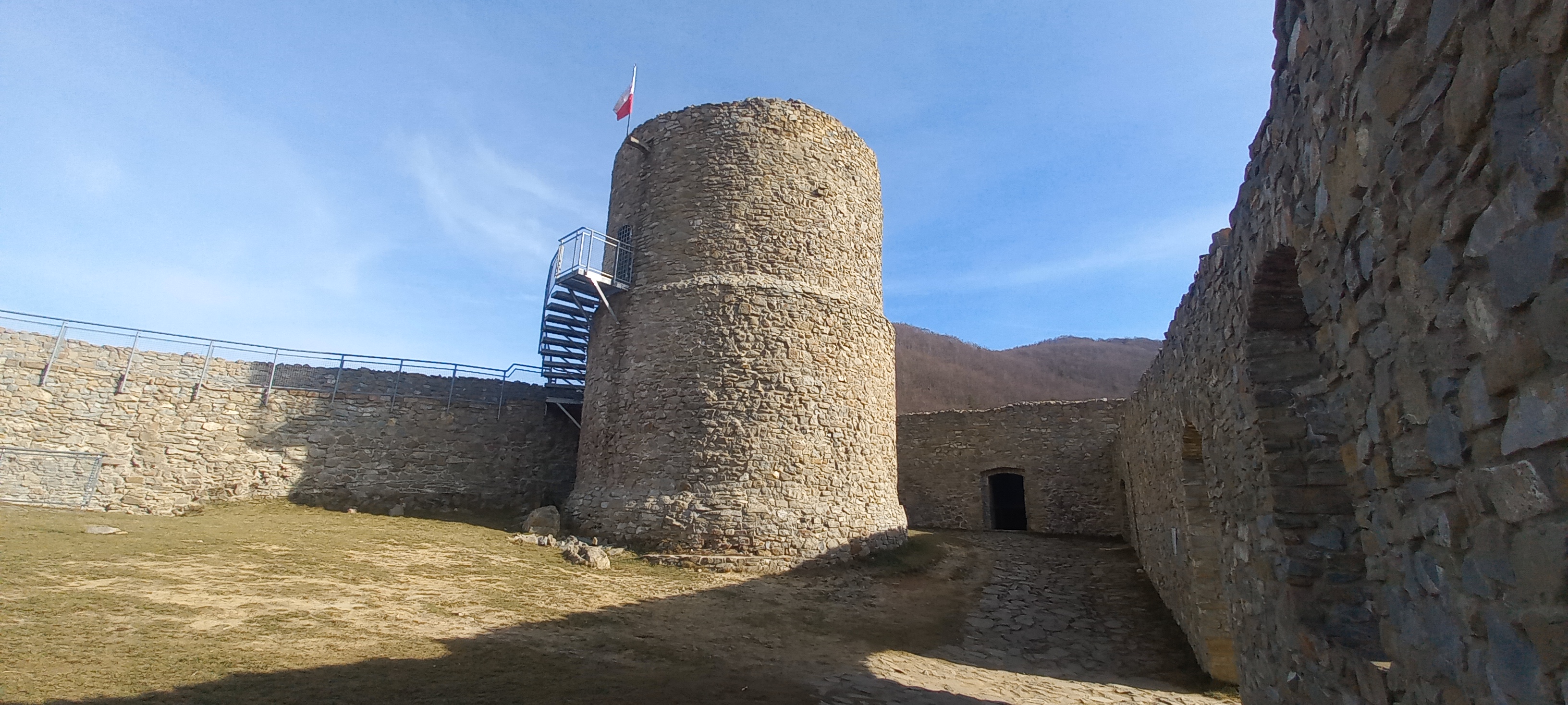 Zamek w Rytrze zamknięty. Ruszyły wielomiesięczne remonty