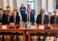 Przy stole od lewej: Maciej Włodek, Roman Ciepiela, Jakub Kwaśny, Mieczysław Bień, Agnieszka Kawa