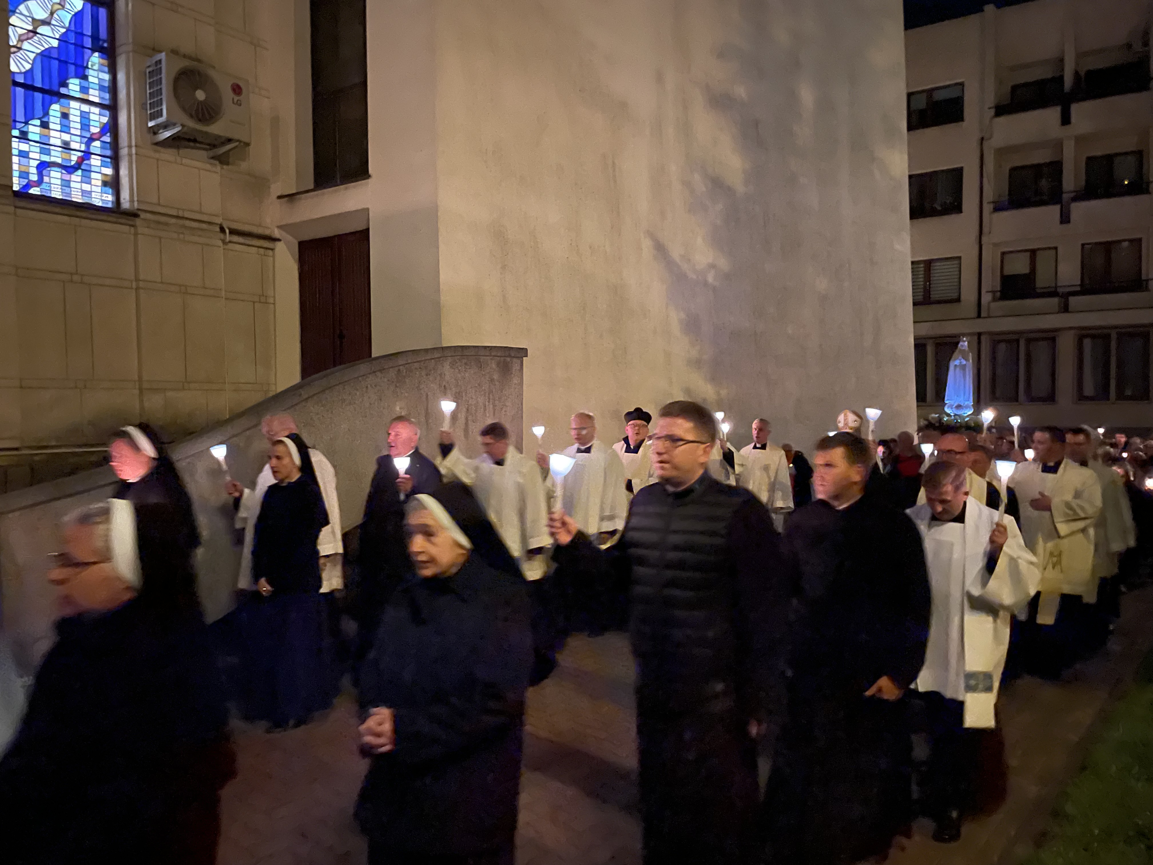 ’Różaniec to nasza drabina do nieba’ – Dzień Fatimski w tarnowskim sanktuarium