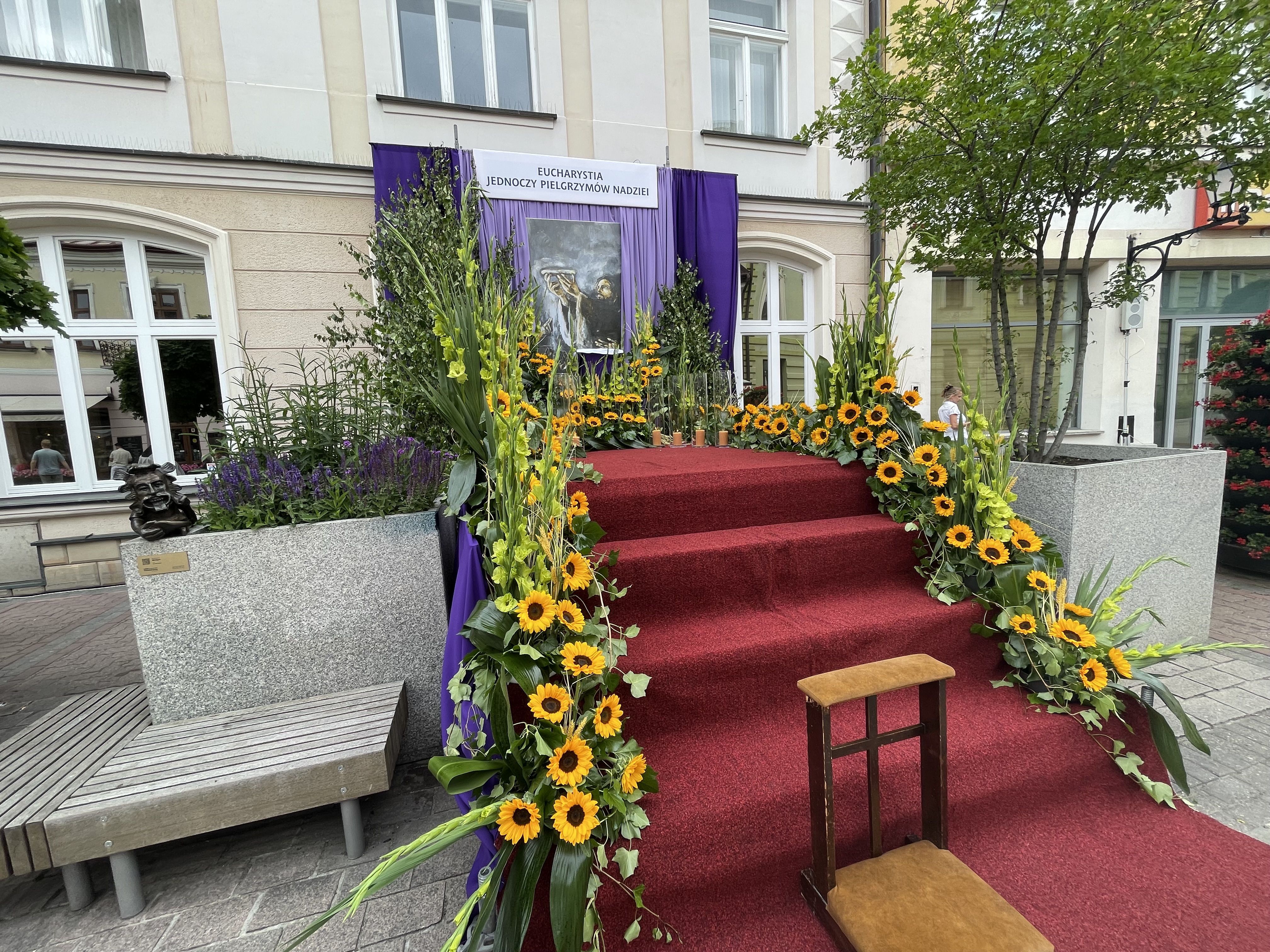 Jaką symbolikę mają ołtarze, przy których modlimy się w Boże Ciało?