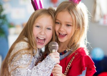 Future stars singing together a favorite song