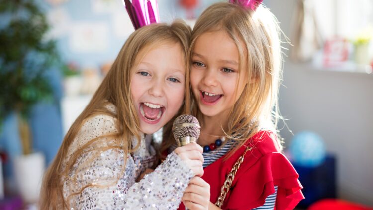 Future stars singing together a favorite song