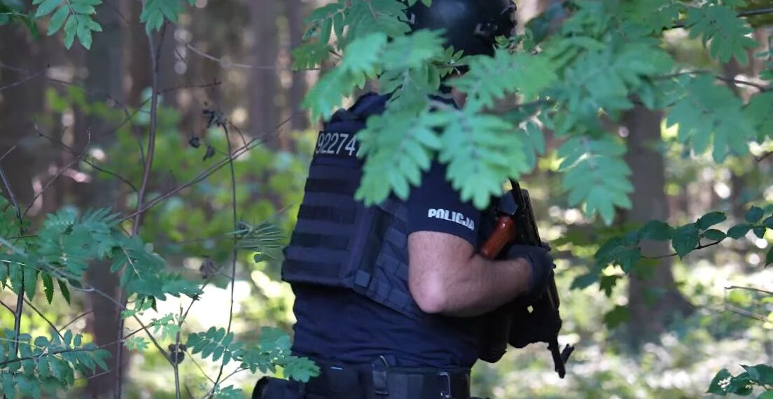 policja stara wies las