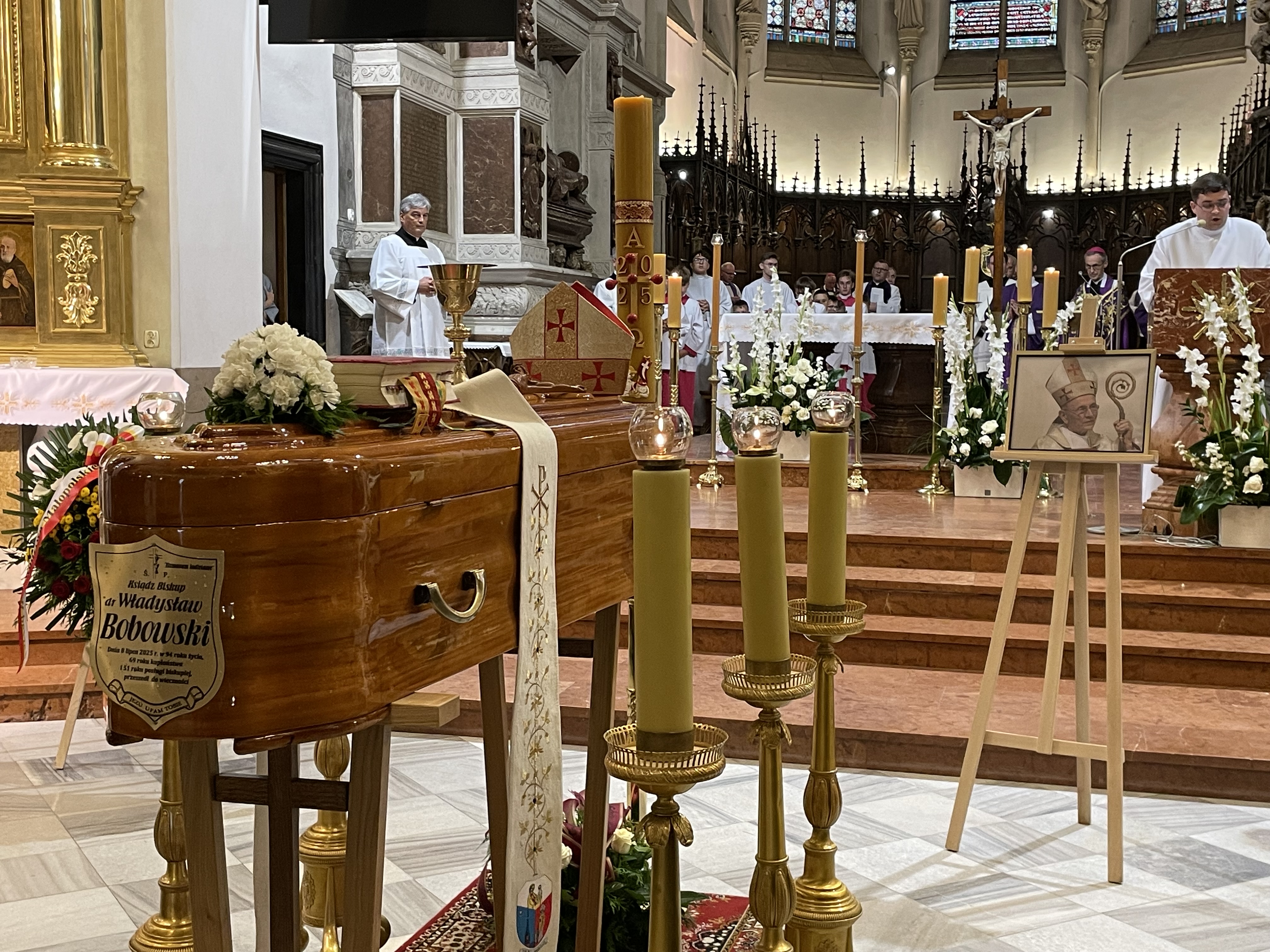 ‘Nam jest smutno, a on jest szczęśliwy’ – ostatnie pożegnanie śp. biskupa seniora Władysława Bobowskiego