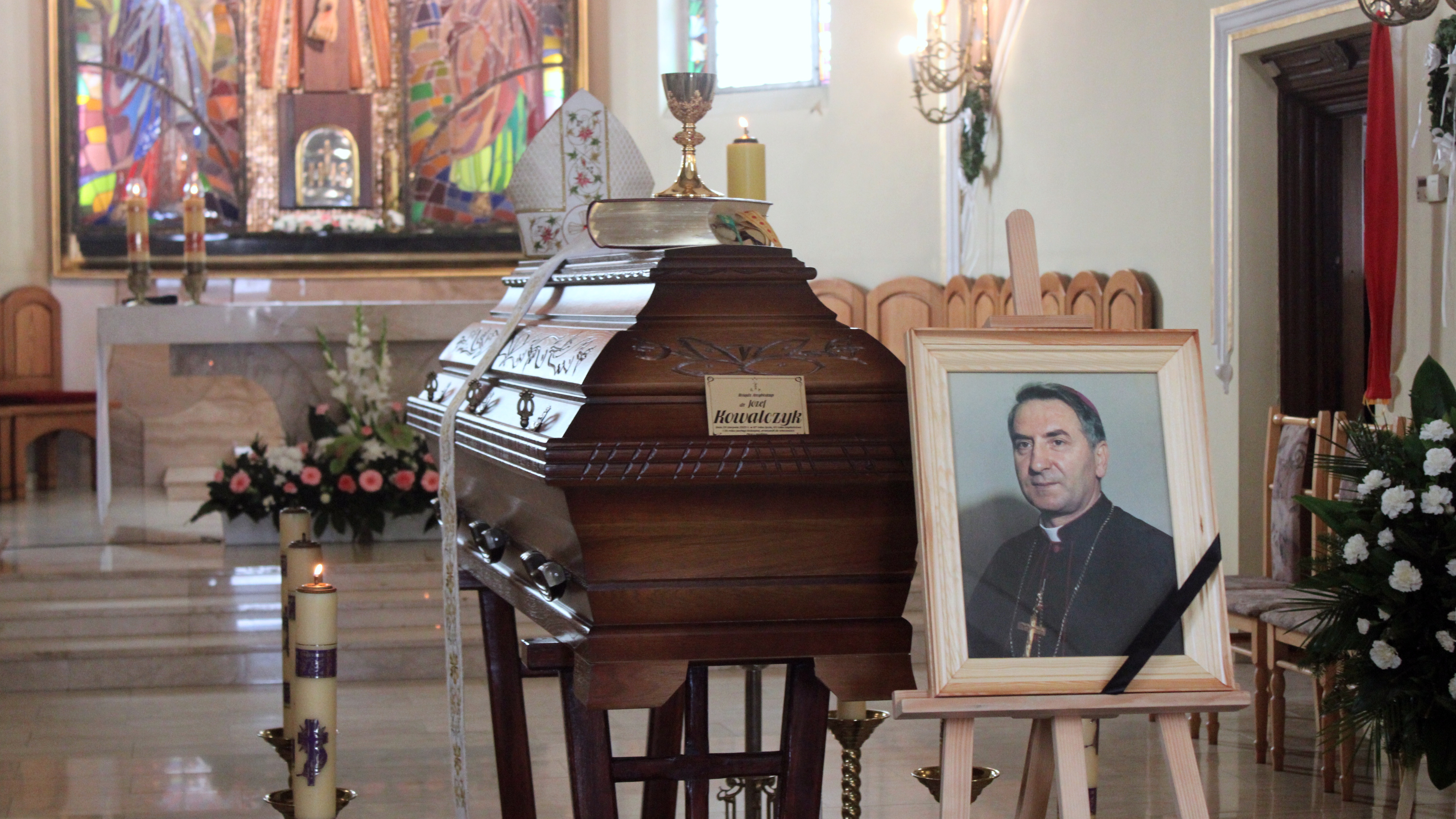 ‘Przybył do swoich, nie wiedząc jeszcze, iż po raz ostatni’ – Jadowniki Mokre pożegnały arcybiskupa Józefa Kowalczyka