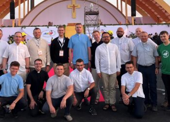 na zdjęciu: część kapłanów z diecezji tarnowskiej, uczestnicząca w Jubileuszu Młodych