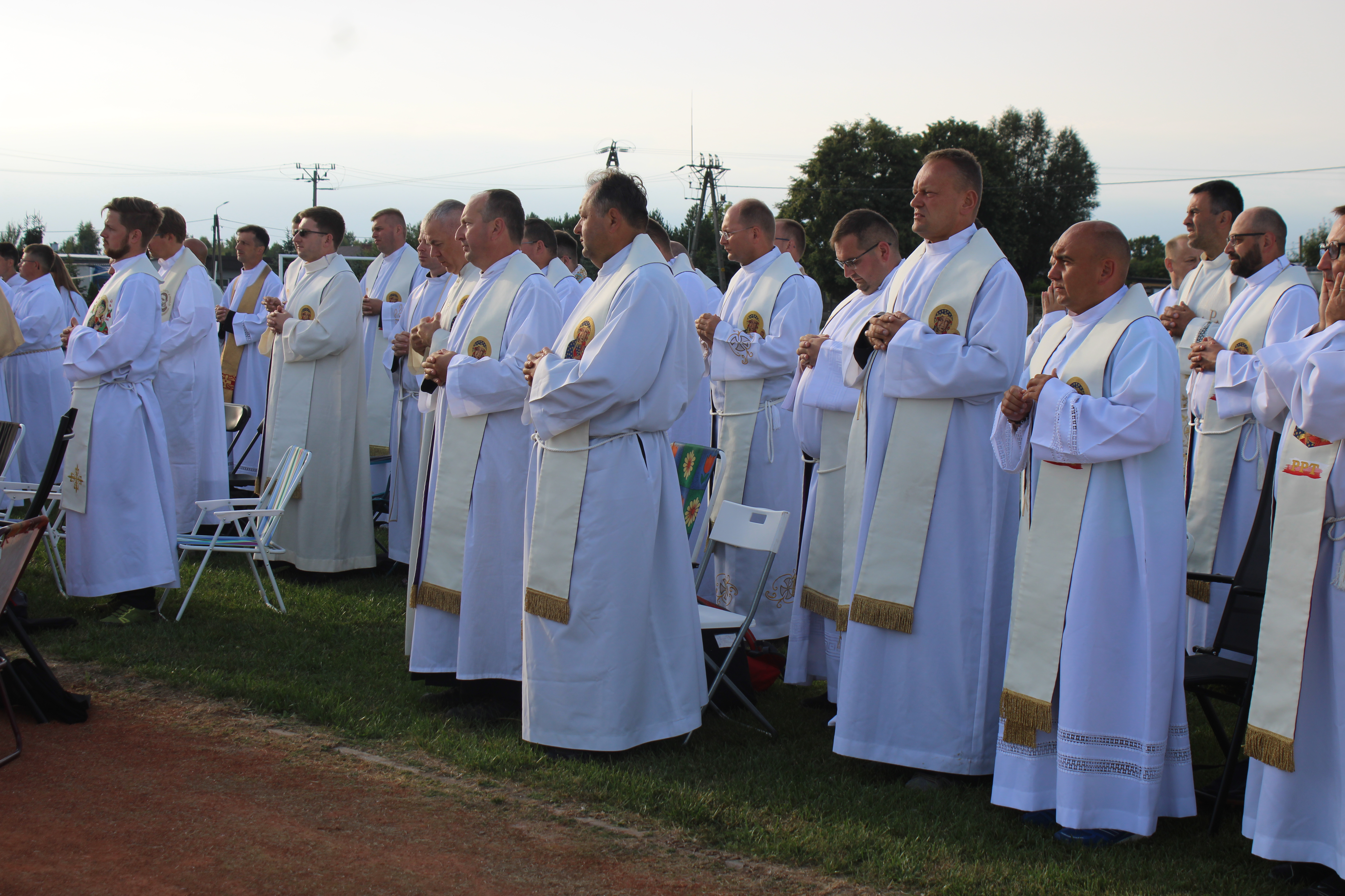 43. PPT modli się o nowe powołanie i umocnienie osób życia konskrowanego