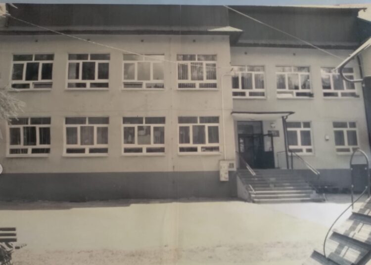 fot. Szkoła Podstawowa nr 2 im. Mikołaja Kopernika w Szczawie (zdjęcie archiwalne)