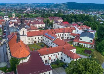 fot. Sanktuarium Matki Bożej Pocieszenia, Parafia Ducha Świętego, Jezuici, Nowy Sącz