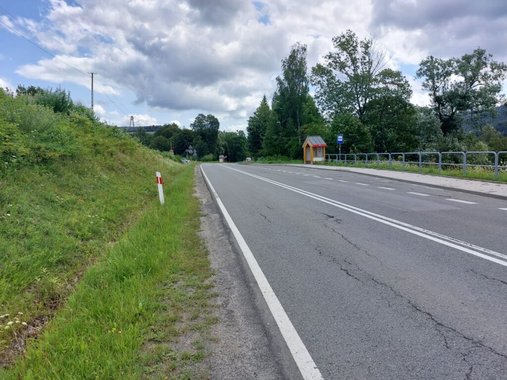 Widok na skrzyzowanie i zatoke od strony Nowego Sacza